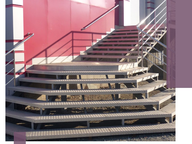 Лестницы для магазина в Королёве — изготовление и монтаж