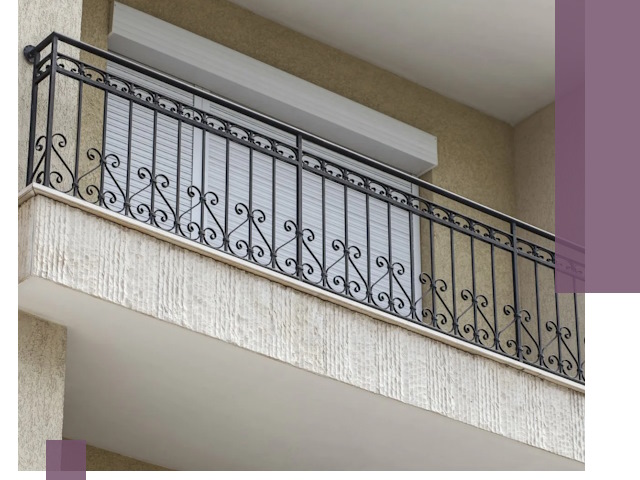 Балконные ограждения из металла и стекла в Королёве для домов