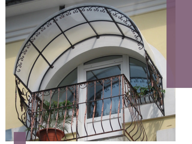 Козырьки над балконом в Королёве — изготовление и монтаж